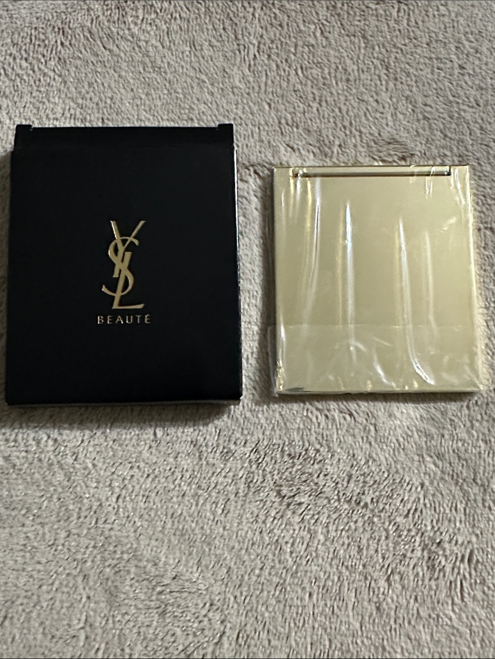 Yves Saint Laurent Beaute Gold Mirror, New Sealed 🤩 - Picture 4 of 4